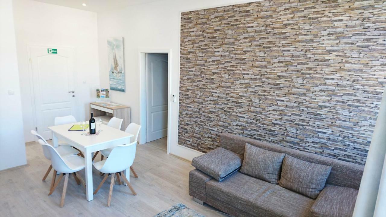 Apartments Budin Adri & Robi Rijeka City Center エクステリア 写真